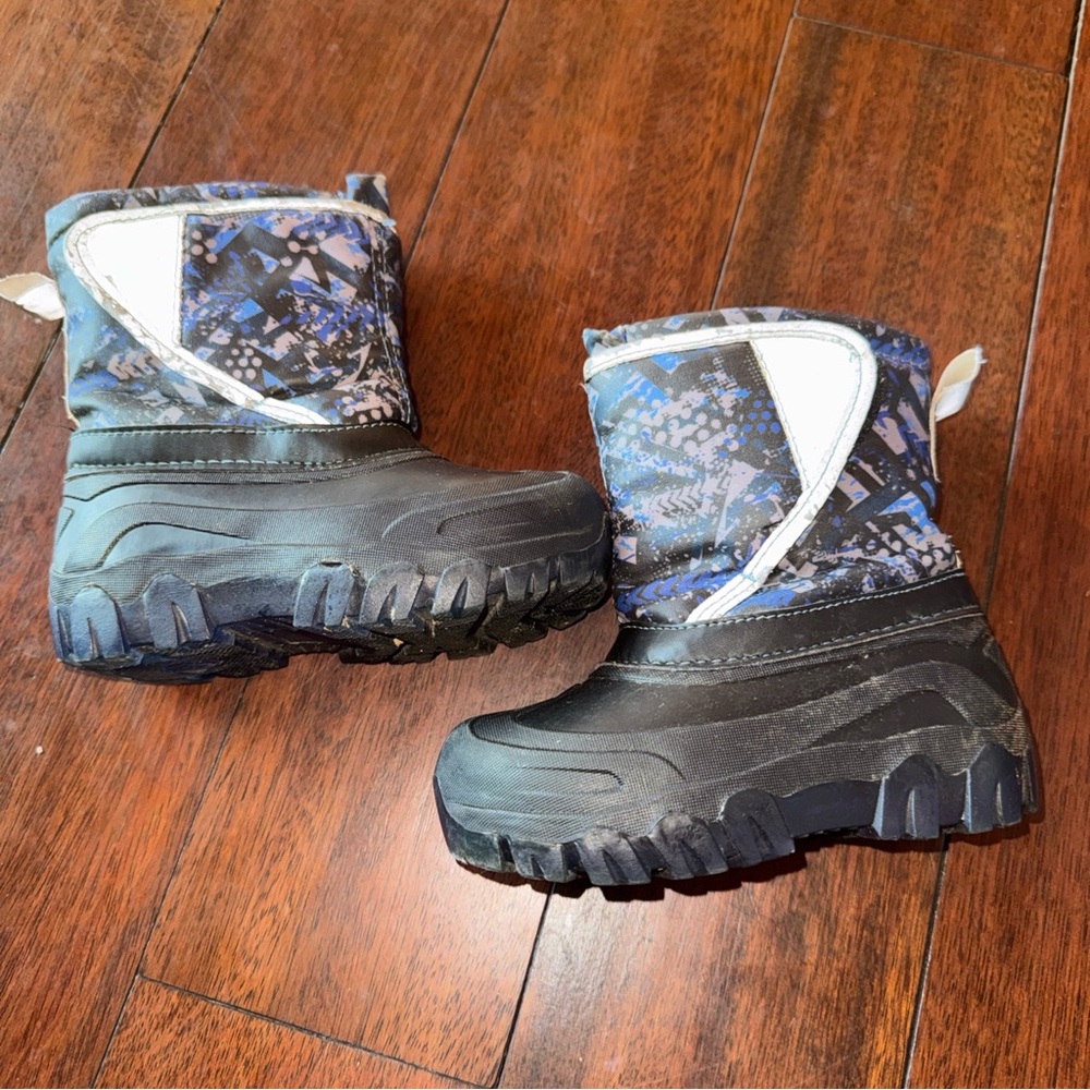 Members Market Kids Light Up Insulated Snow Boots size 9/10 cold rate-10°